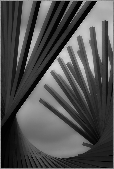 Offener Blick durch Siralform in Mainz mit dicken Wolken im Hintergrund fotograf dirk schmitz aus trier dirk schmitz