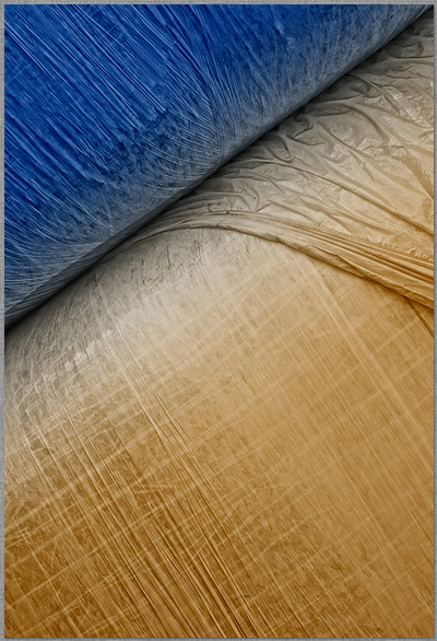 Schräg angeschnitte Vertiefung in Blau und Orange dirk schmitz